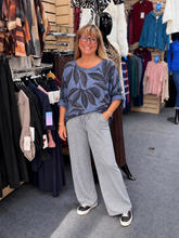 Load image into Gallery viewer, Fine Knit Leaf Top