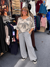 Load image into Gallery viewer, Fine Knit Leaf Top