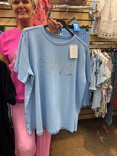Load image into Gallery viewer, Chic - Tshirt Light Blue
